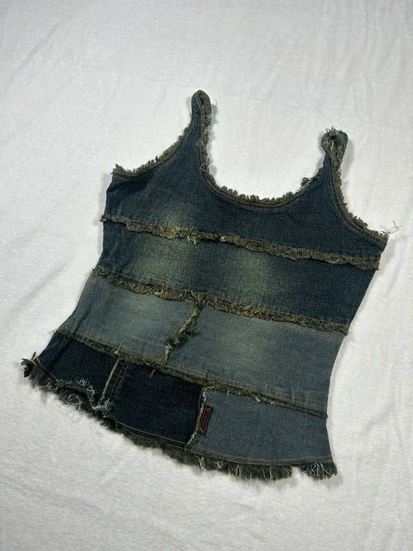 jeansowy top z przeszyciami