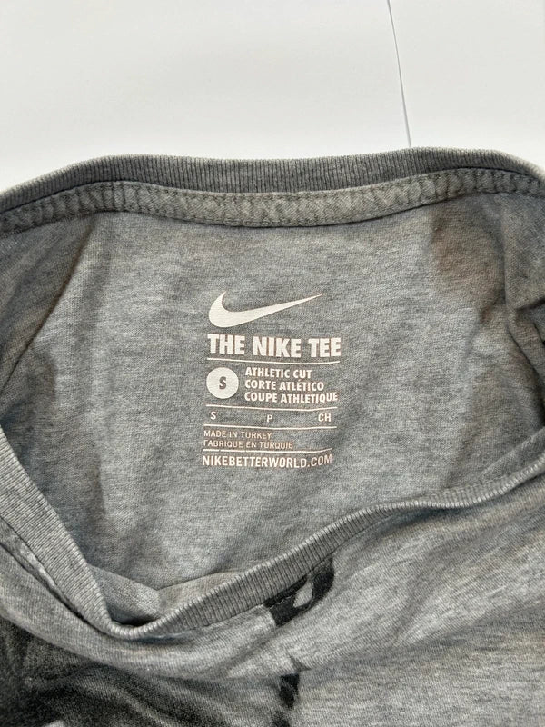 Koszulka Nike z spell out grafika na środku