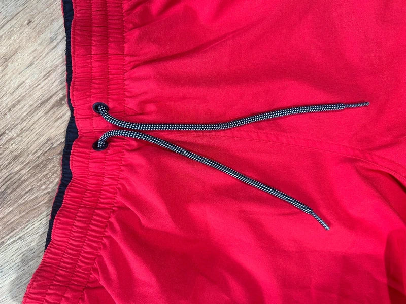 Nike spodenki na lato - Czerwone z lampasami