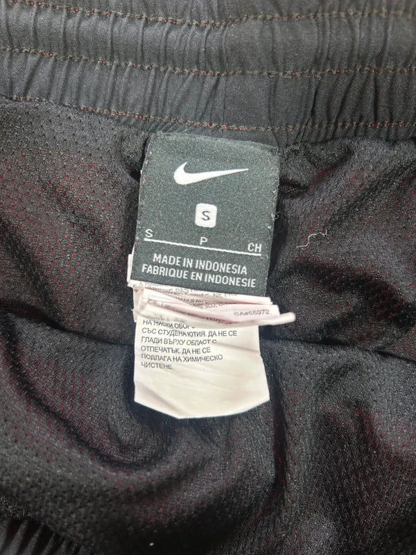 Nike spodenki na lato - Czerwone z lampasami
