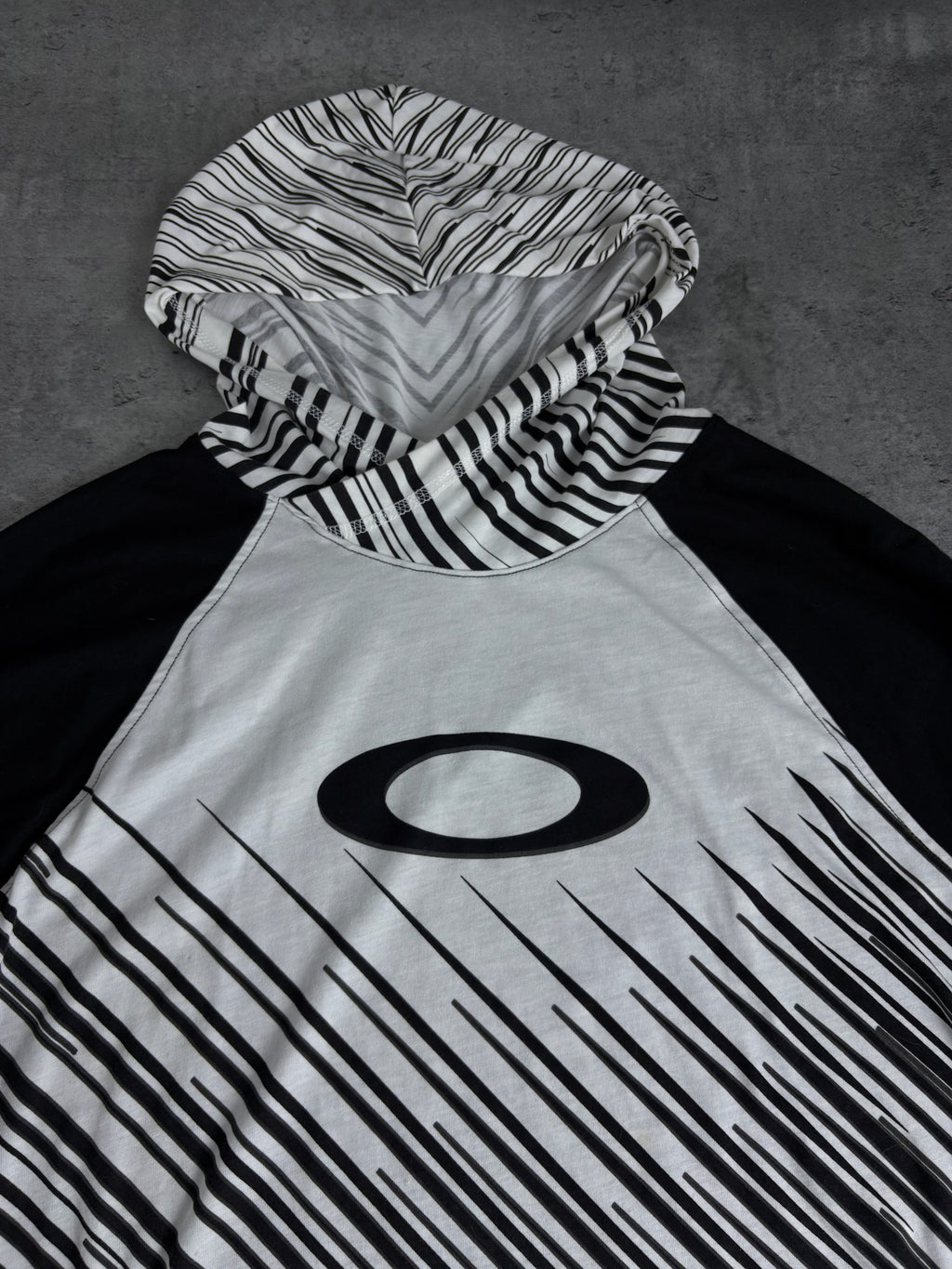 Oakley Center Logo Lightweight Active Hoodie