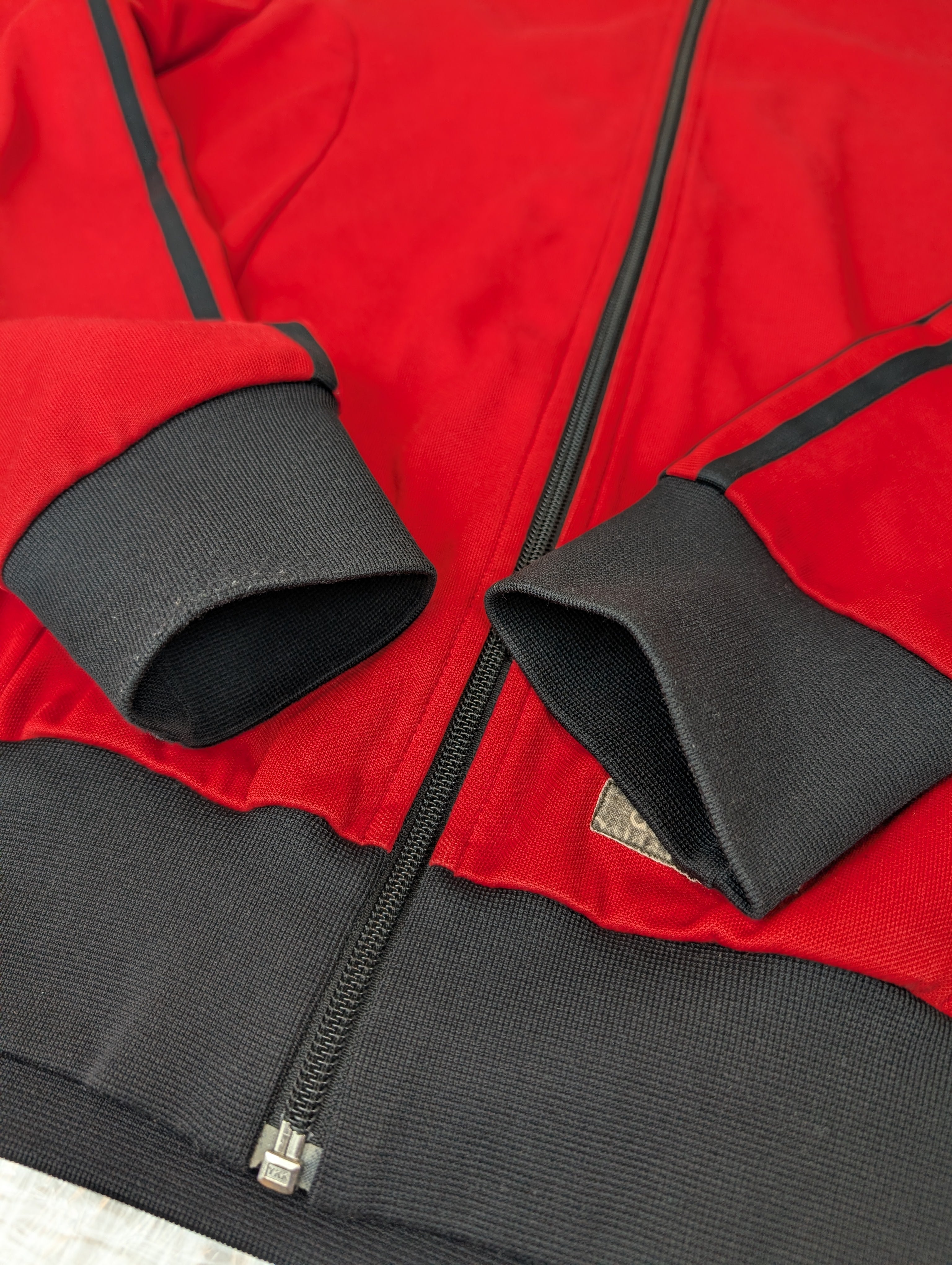 Adidas Red Black Tracksuit Jacket bluza rozpinana dresowa y2k vintage klasyczna minimalistyczna