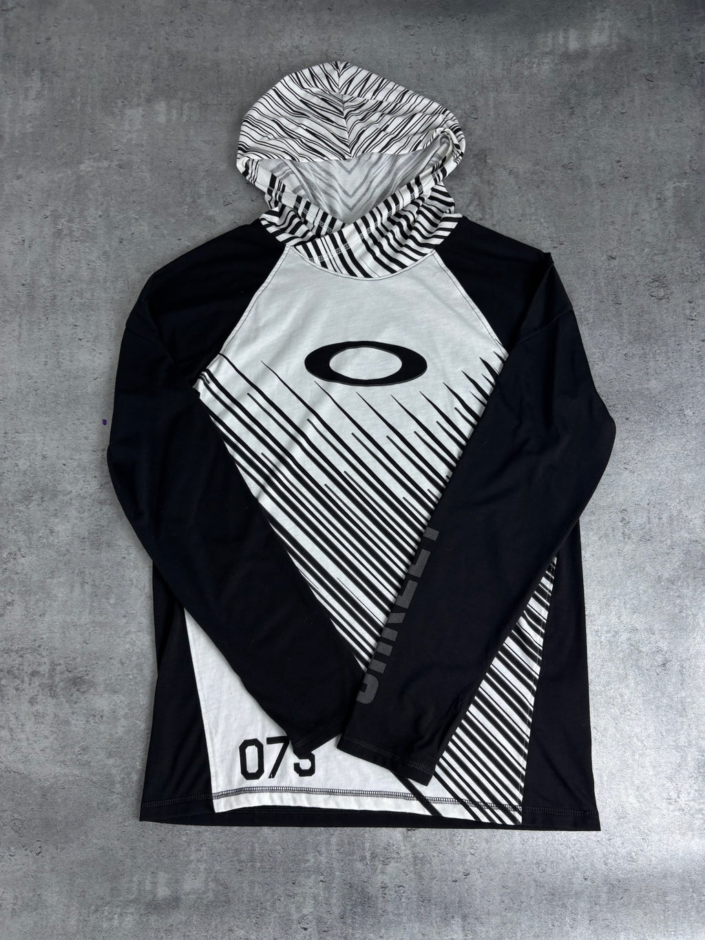 Oakley Center Logo Lightweight Active Hoodie