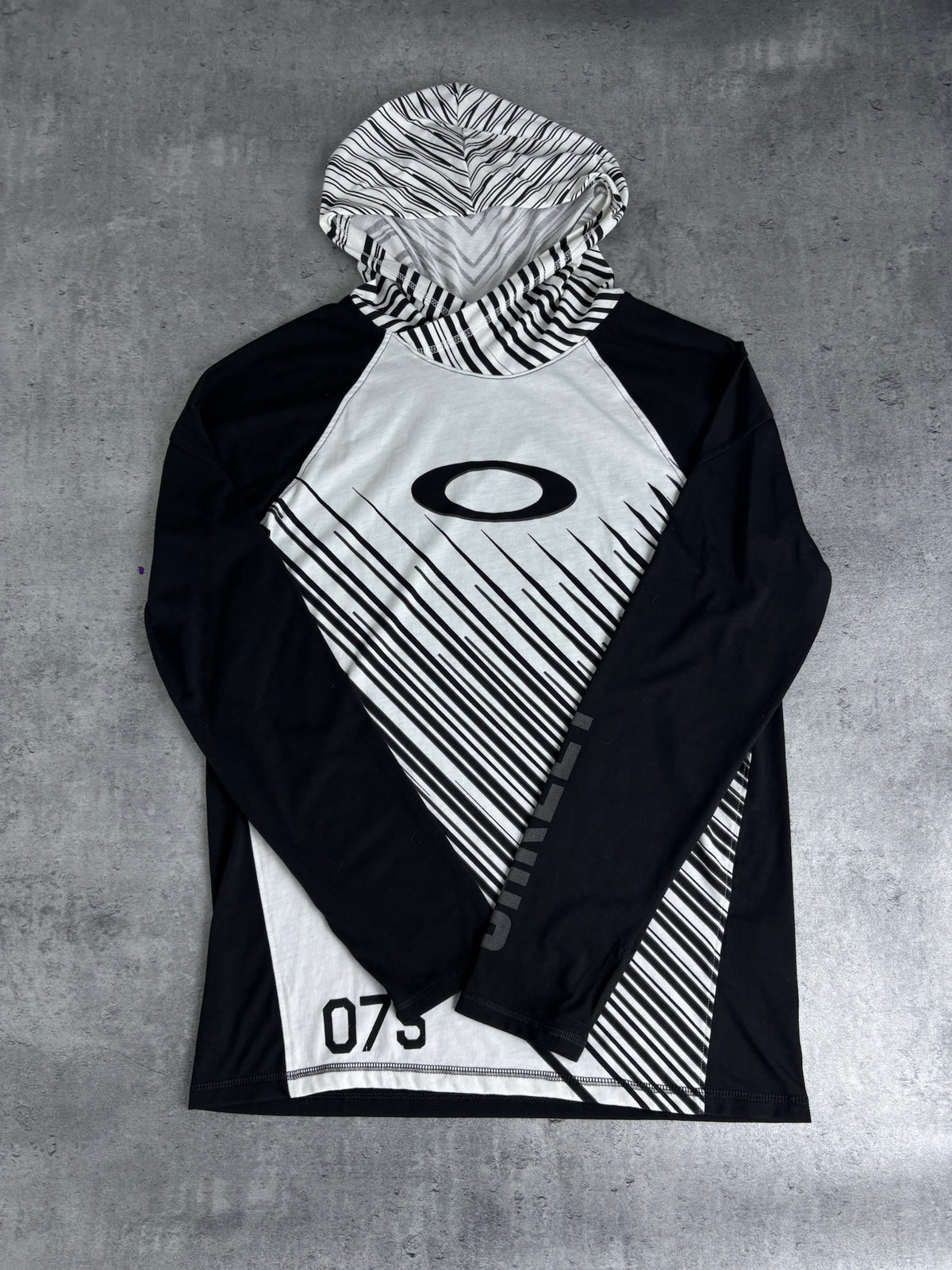 Oakley Center Logo Lightweight Active Hoodie