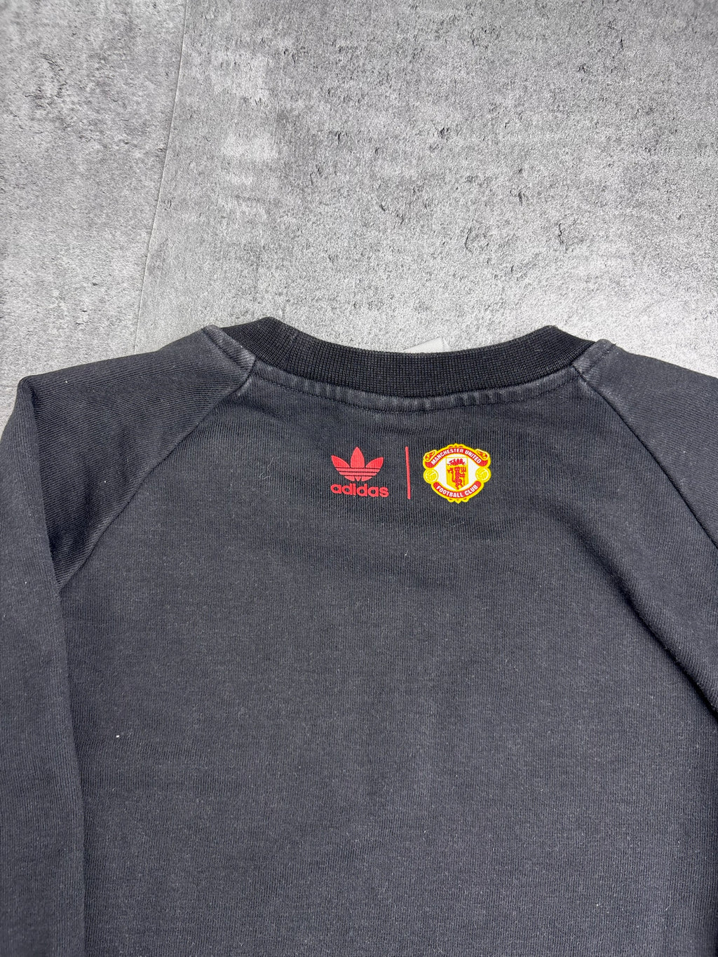 Manchester United Retro Graphic Bluza Piłkarska Soccer Premier League Adidas Sweatshirt