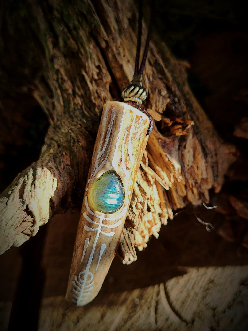 Forest talisman leśny naszyjnik - sarni ,,kieł” z labradorytem