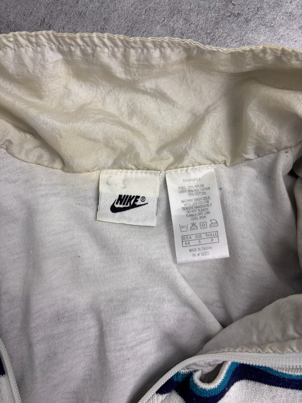 Rare 90s Nike Zip Up Windbreaker Track Jacket with Graphic Vintage Kurtka