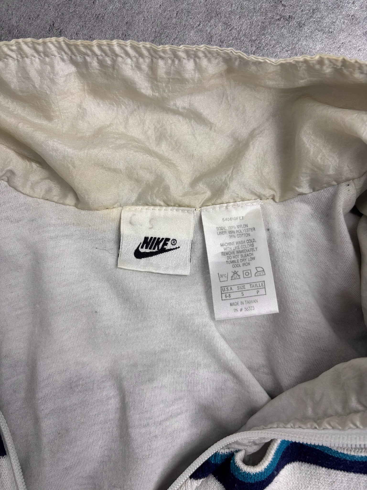 Rare 90s Nike Zip Up Windbreaker Track Jacket with Graphic Vintage Kurtka