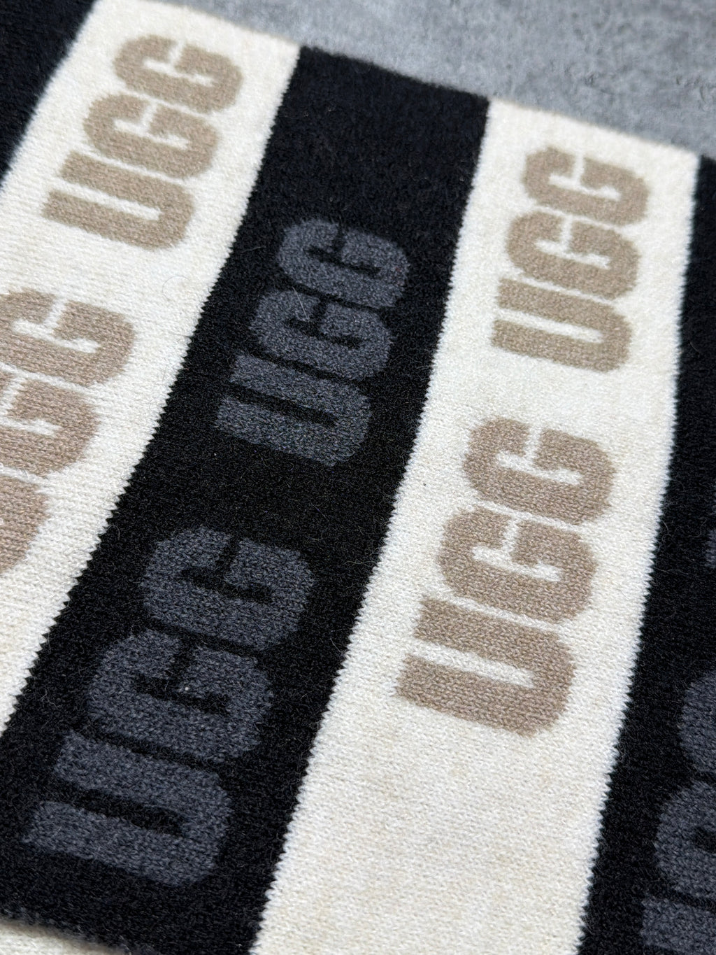 UGG scarf szalik brand new