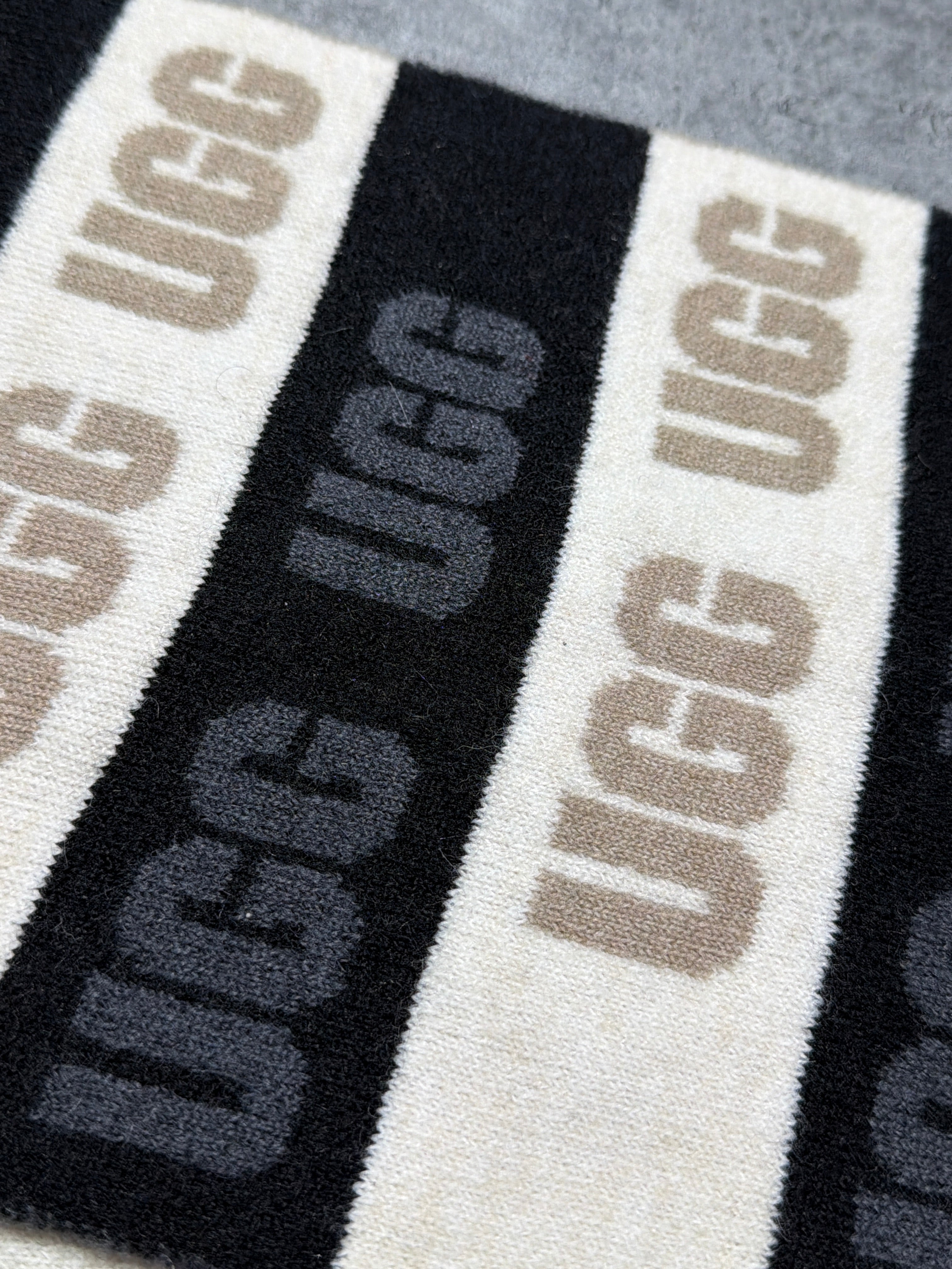 UGG scarf szalik brand new