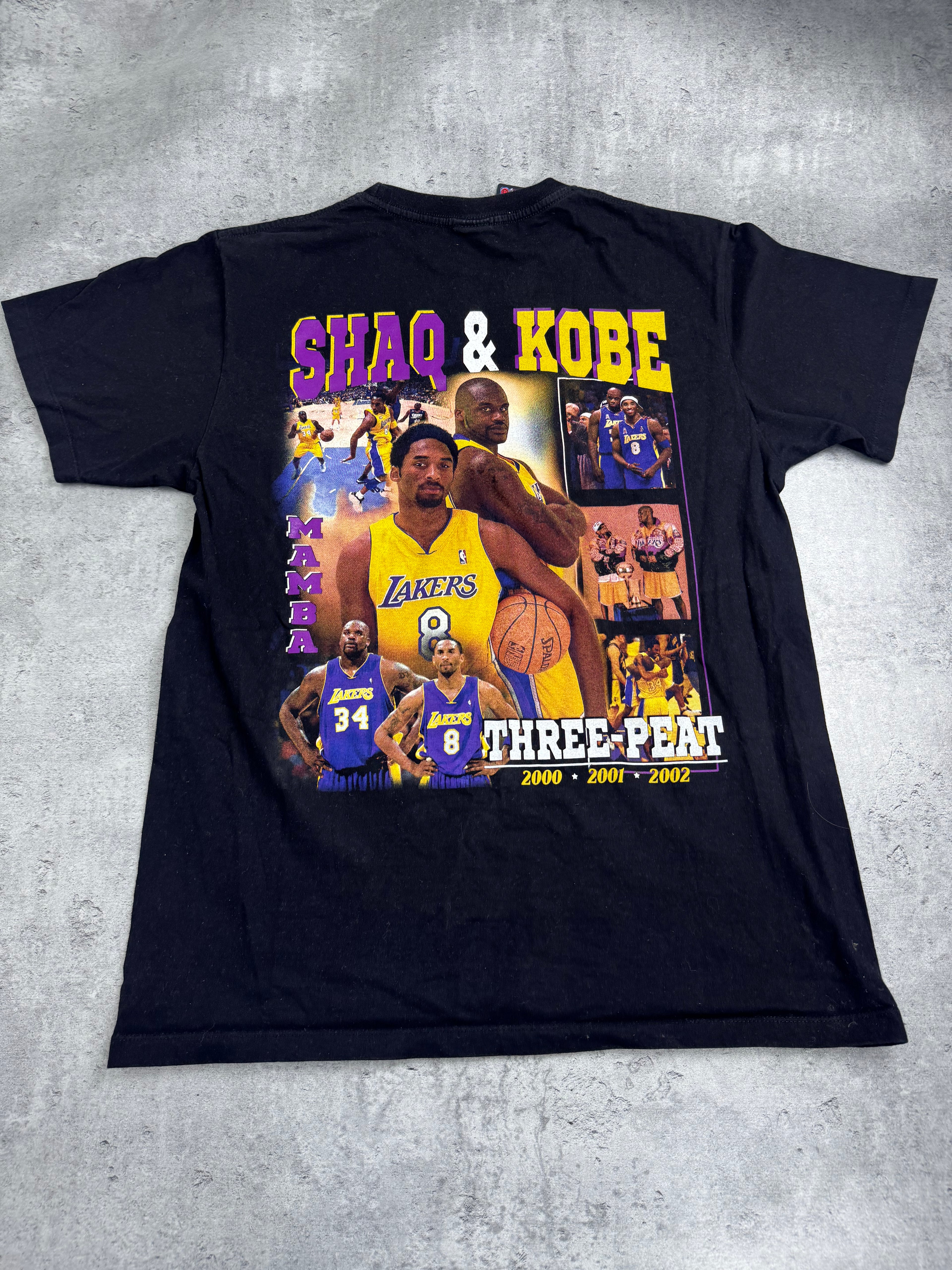 Shaq & Kobe Three Peat Rap Tee Koszulka Los Angeles Lakers 2000 2001 2002 Rare Vintage Championship