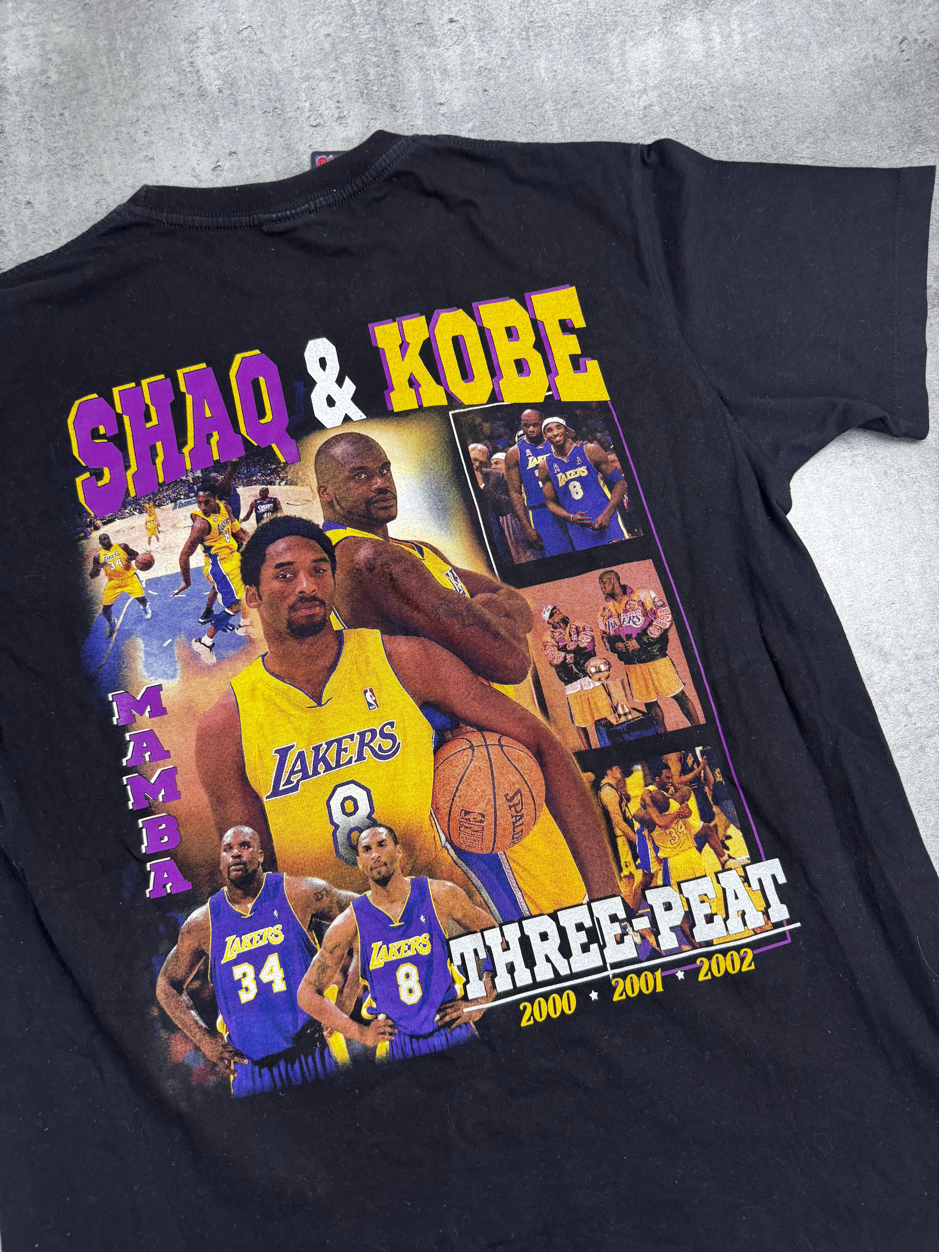 Shaq & Kobe Three Peat Rap Tee Koszulka Los Angeles Lakers 2000 2001 2002 Rare Vintage Championship