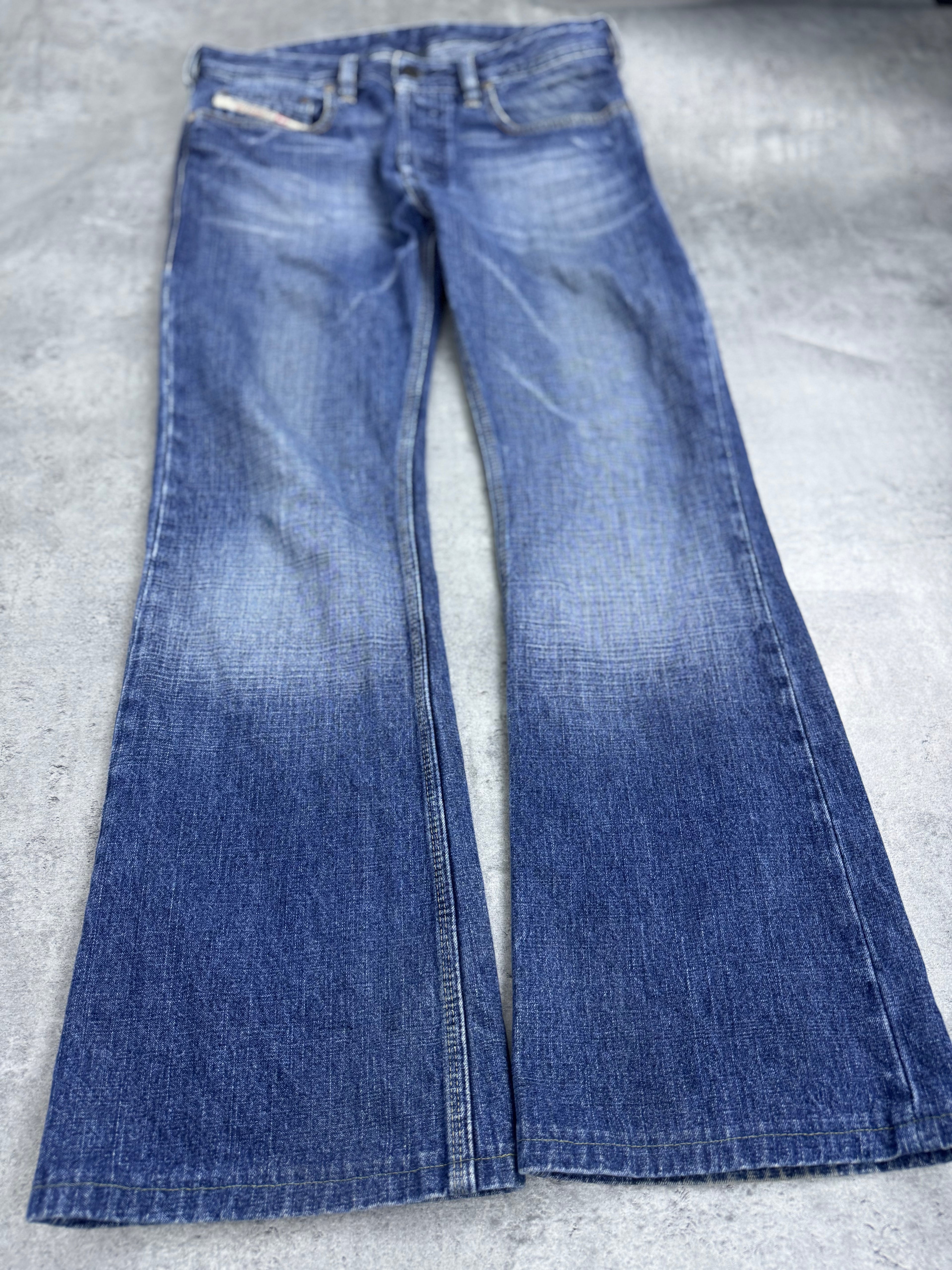 Diesel Industry Bootcut Spodnie Poszerzane Dzwony Flared y2k Jeansy Jeansowe 2000s Era Back Pocket Embroidery