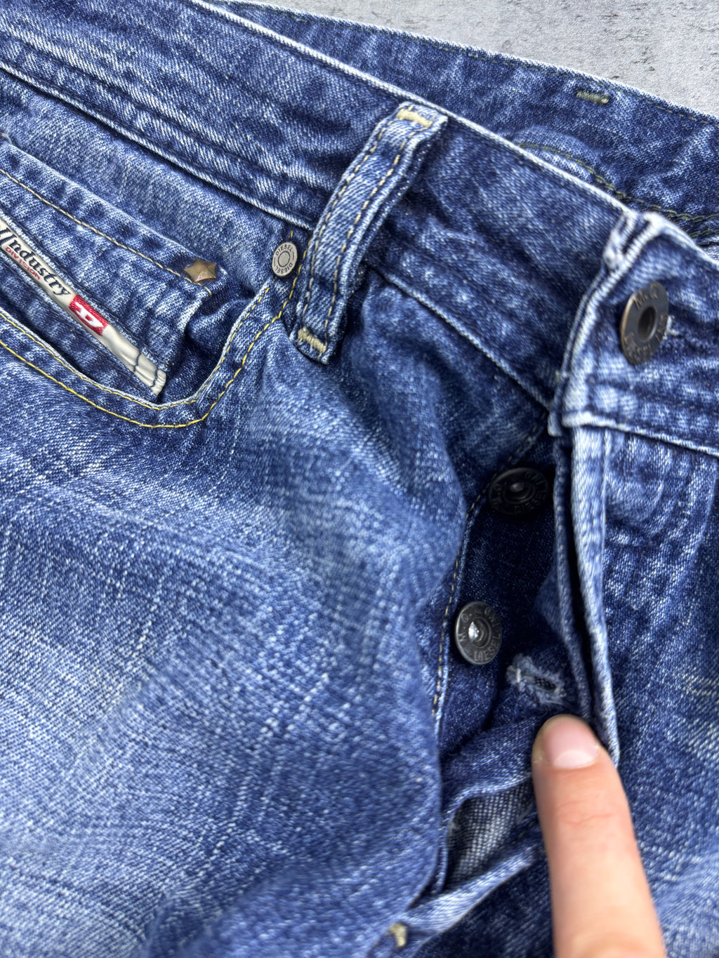 Diesel Industry Bootcut Spodnie Poszerzane Dzwony Flared y2k Jeansy Jeansowe 2000s Era Back Pocket Embroidery