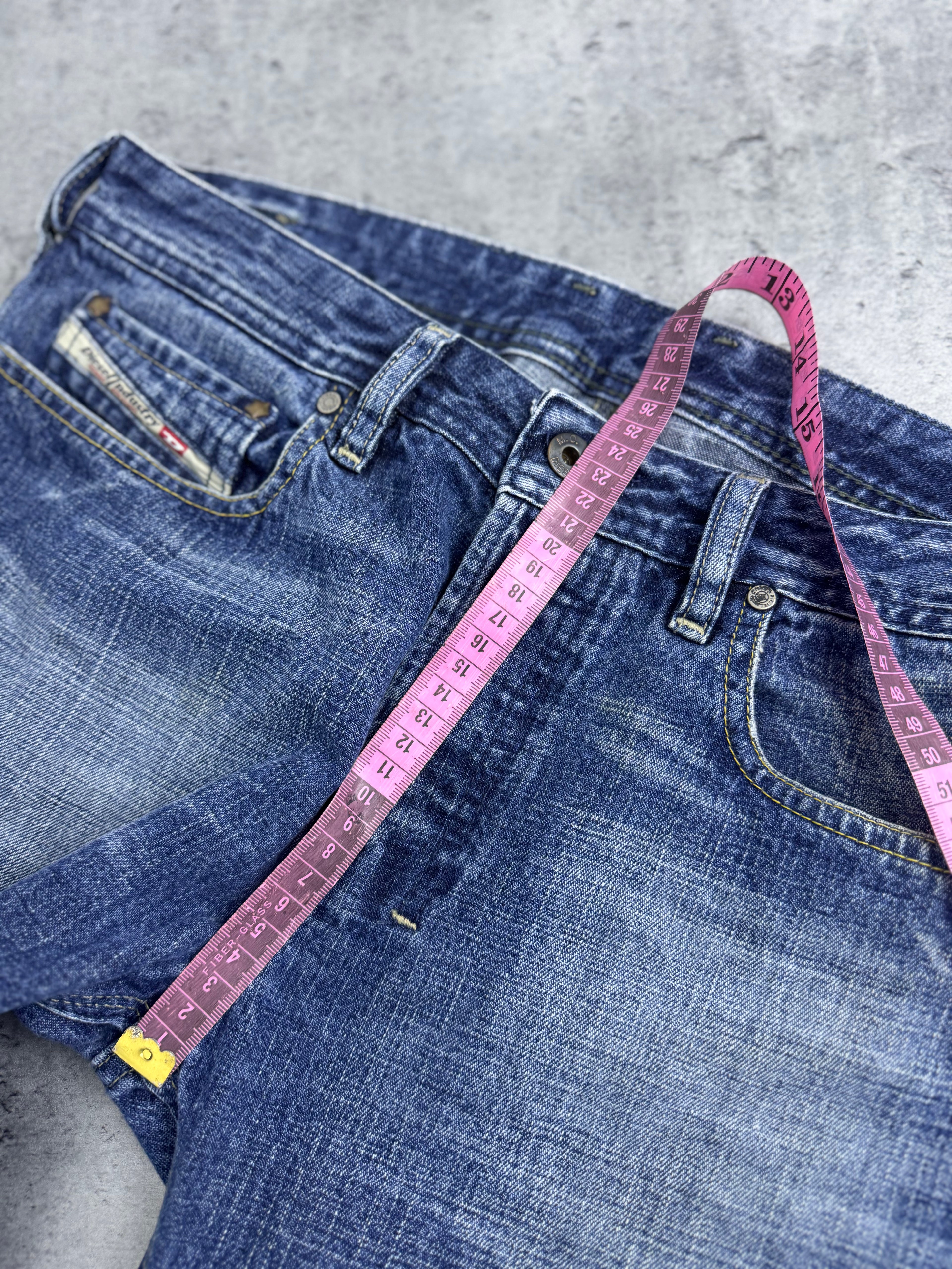 Diesel Industry Bootcut Spodnie Poszerzane Dzwony Flared y2k Jeansy Jeansowe 2000s Era Back Pocket Embroidery