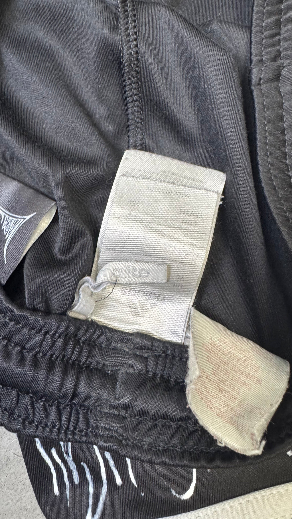 Custom Adidas Spodenki Płomienie – Unikat, Ręcznie Malowane, Rozmiar M