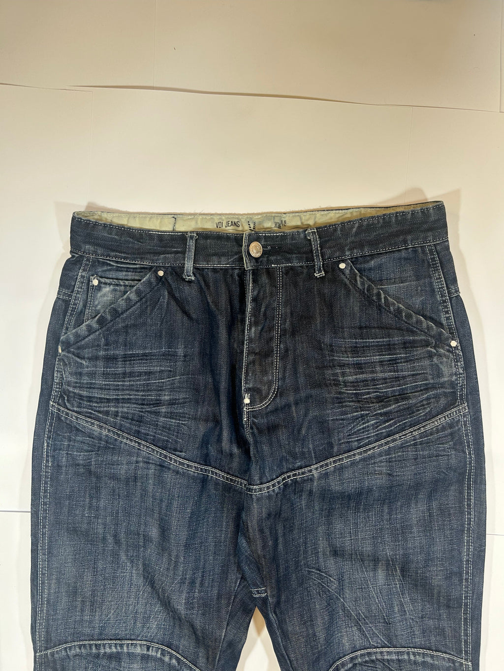 Baggy jeans denim z nadrukami na tylnych kieszeniach