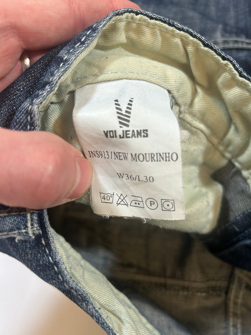 Baggy jeans denim z nadrukami na tylnych kieszeniach