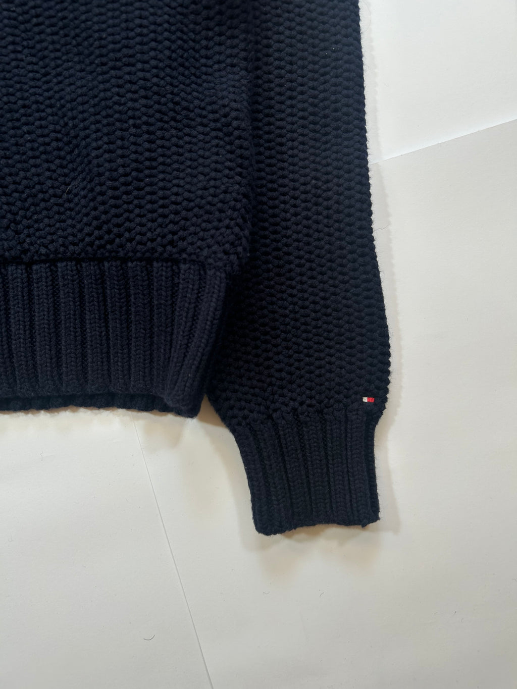 Sweter z warkoczem Tommy Hilfiger granatowy