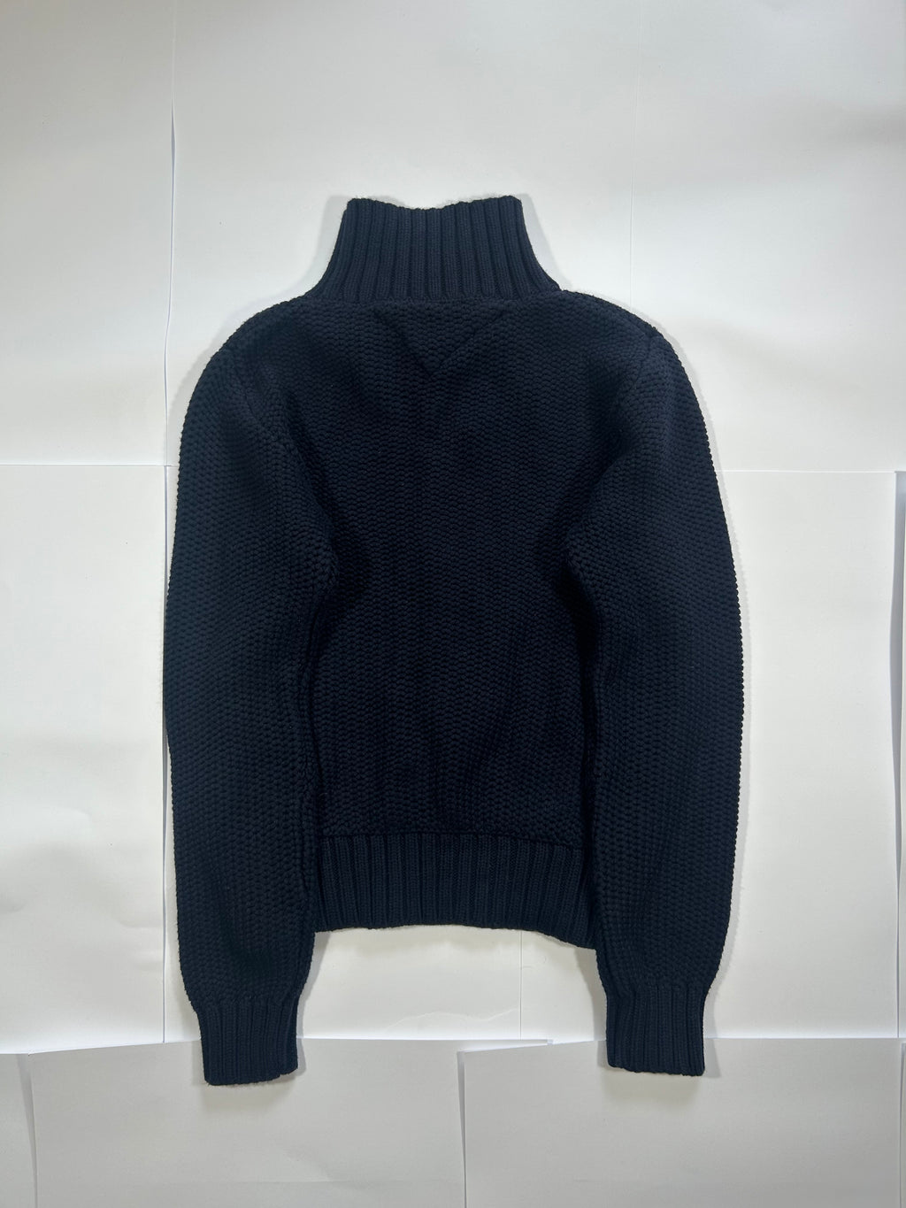 Sweter z warkoczem Tommy Hilfiger granatowy