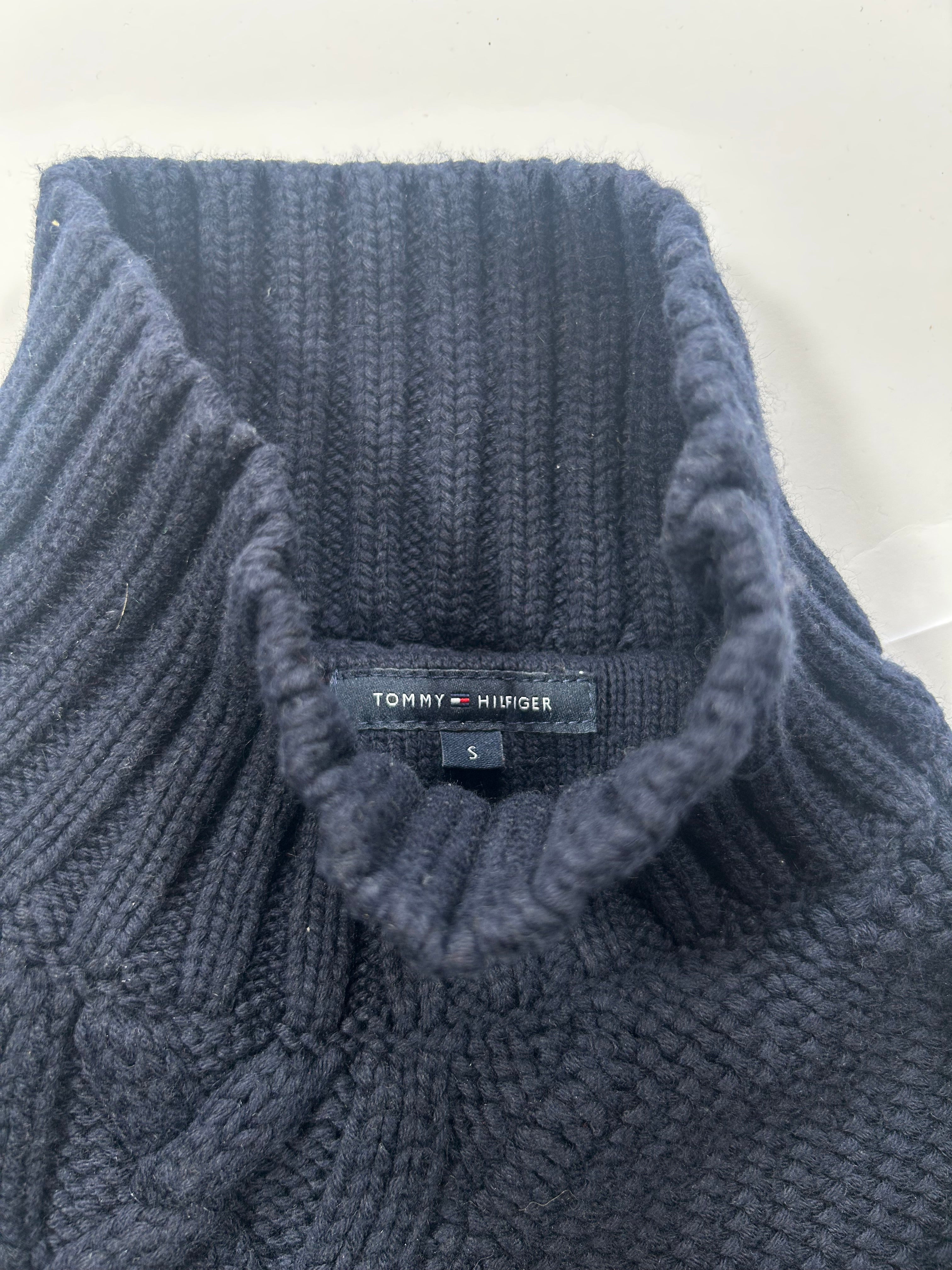 Sweter z warkoczem Tommy Hilfiger granatowy