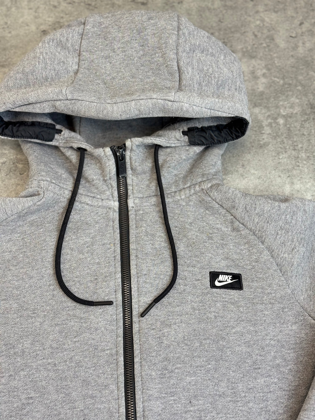 Szara Bluza Nike Rozpinana z Kapturem Minimalistyczna na Siłownię do Biegania Casual Neutral