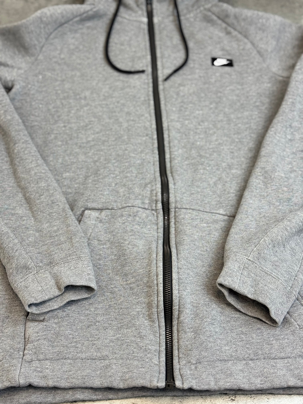 Szara Bluza Nike Rozpinana z Kapturem Minimalistyczna na Siłownię do Biegania Casual Neutral