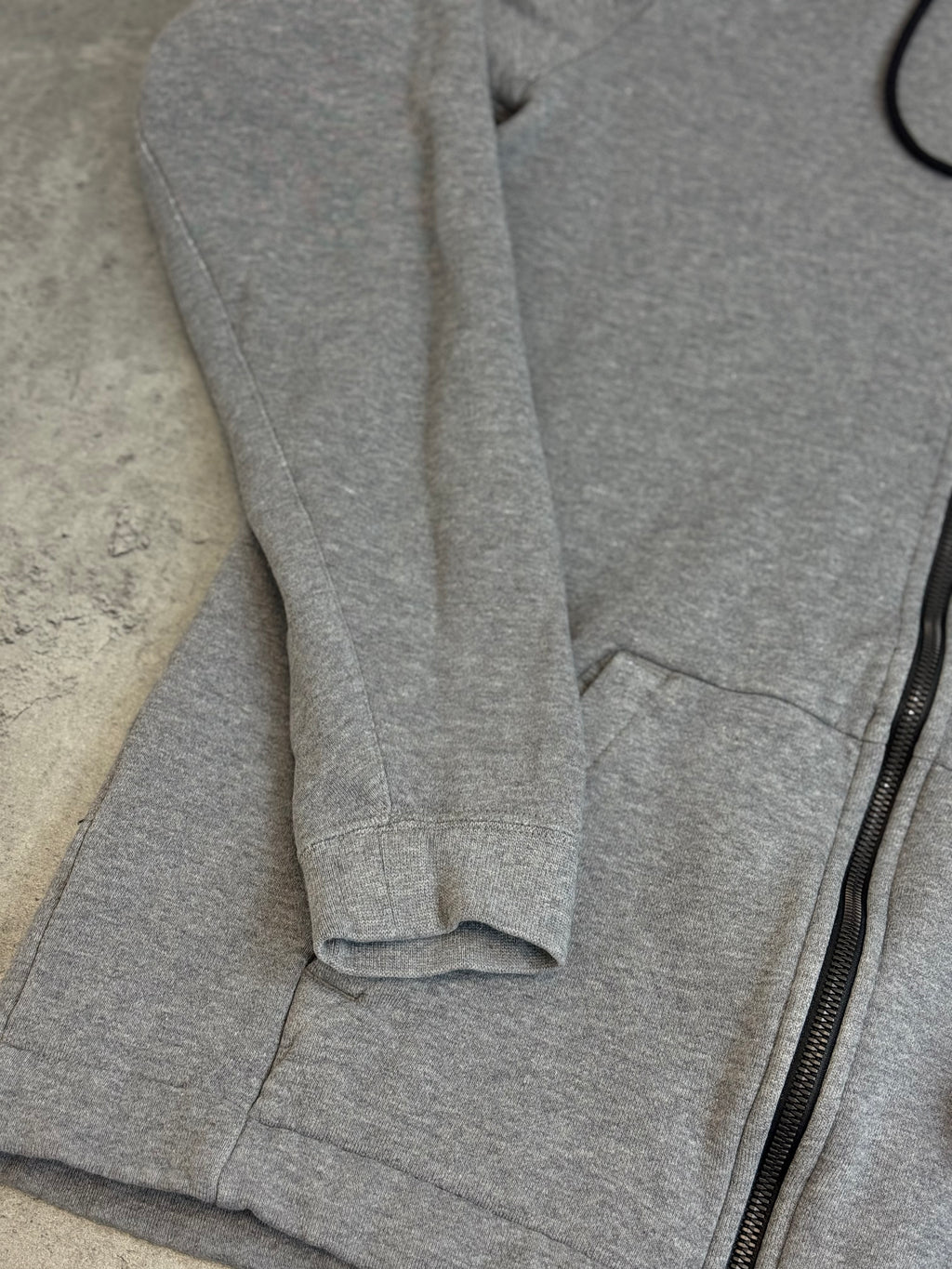 Szara Bluza Nike Rozpinana z Kapturem Minimalistyczna na Siłownię do Biegania Casual Neutral