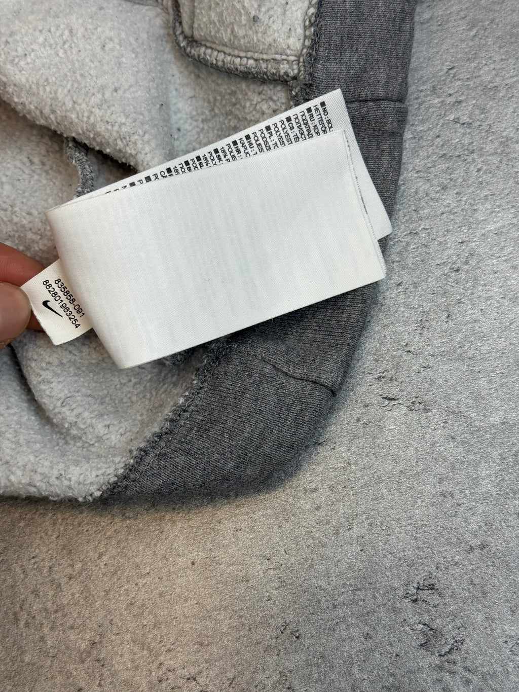 Szara Bluza Nike Rozpinana z Kapturem Minimalistyczna na Siłownię do Biegania Casual Neutral