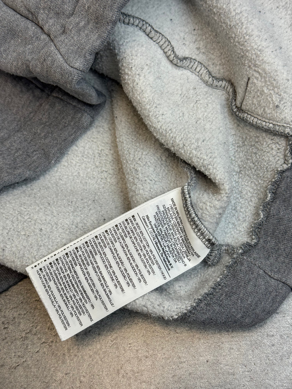 Szara Bluza Nike Rozpinana z Kapturem Minimalistyczna na Siłownię do Biegania Casual Neutral