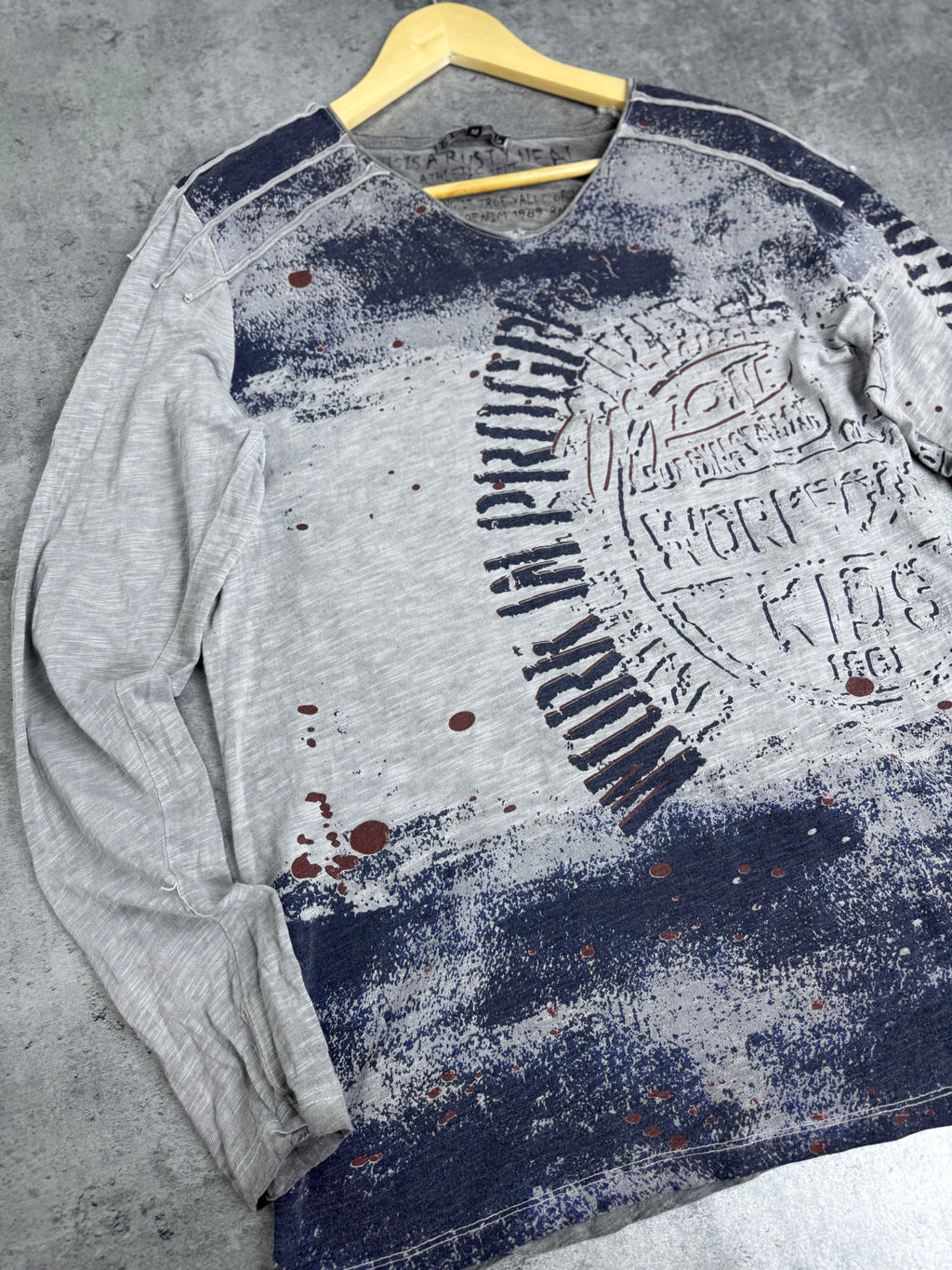 Affliction Style Long Sleeve Shirt Work in Progress AOP all over print Rusty Neal 2000s Koszulka z nadrukiem