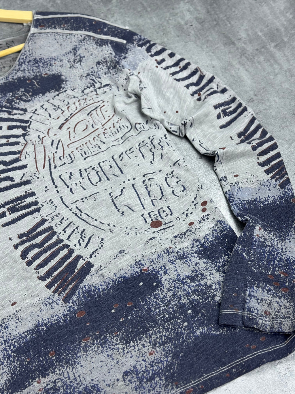Affliction Style Long Sleeve Shirt Work in Progress AOP all over print Rusty Neal 2000s Koszulka z nadrukiem