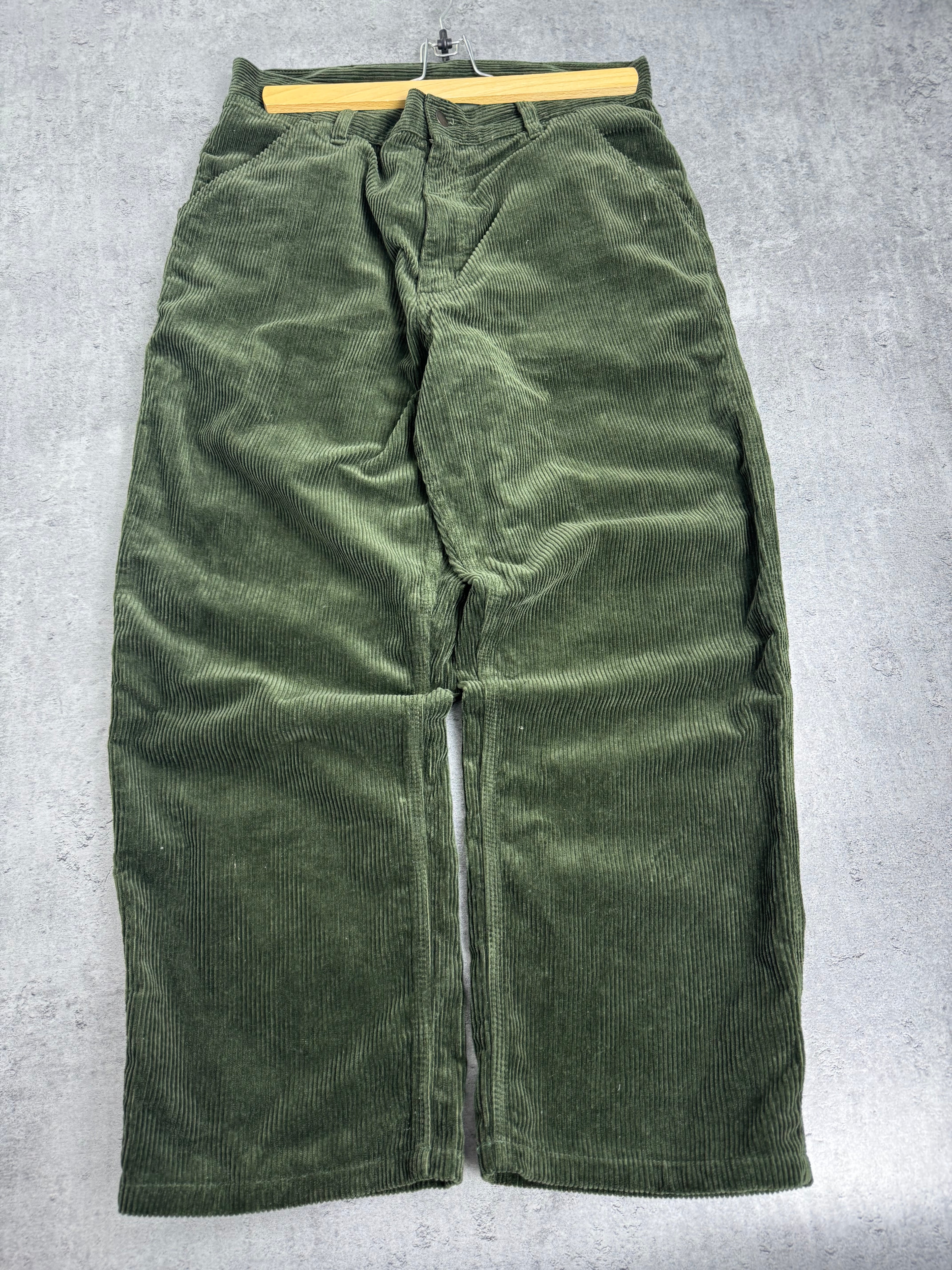 Carhartt Khaki Zielone Oliwkowe Sztruksowe Corduroy Simple Baggy Spodnie Pant 31 x 32 WIP