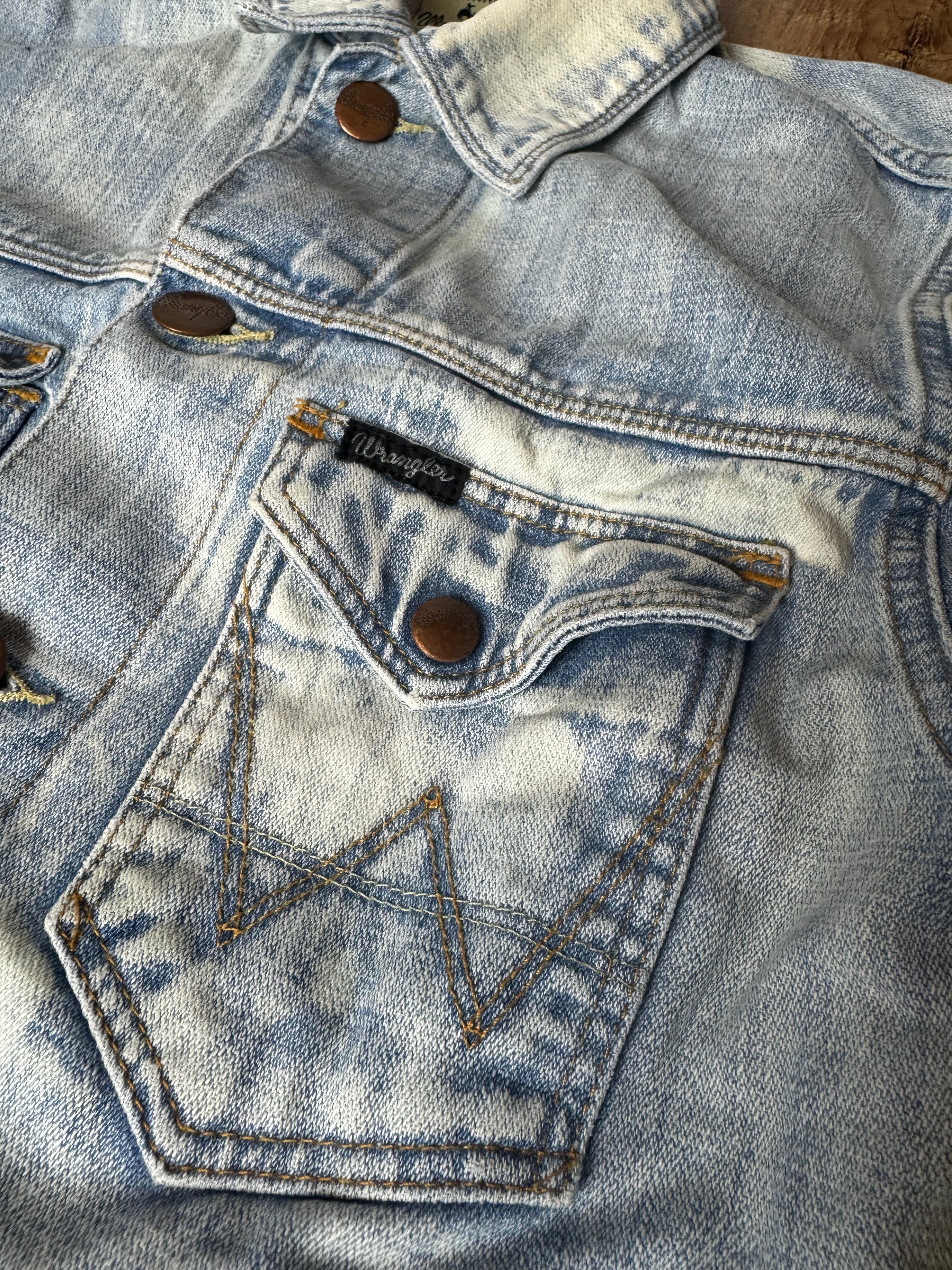 Unikat 1of1! Kurtka Wrangler z ogromnym haftem konia (Upcycling)