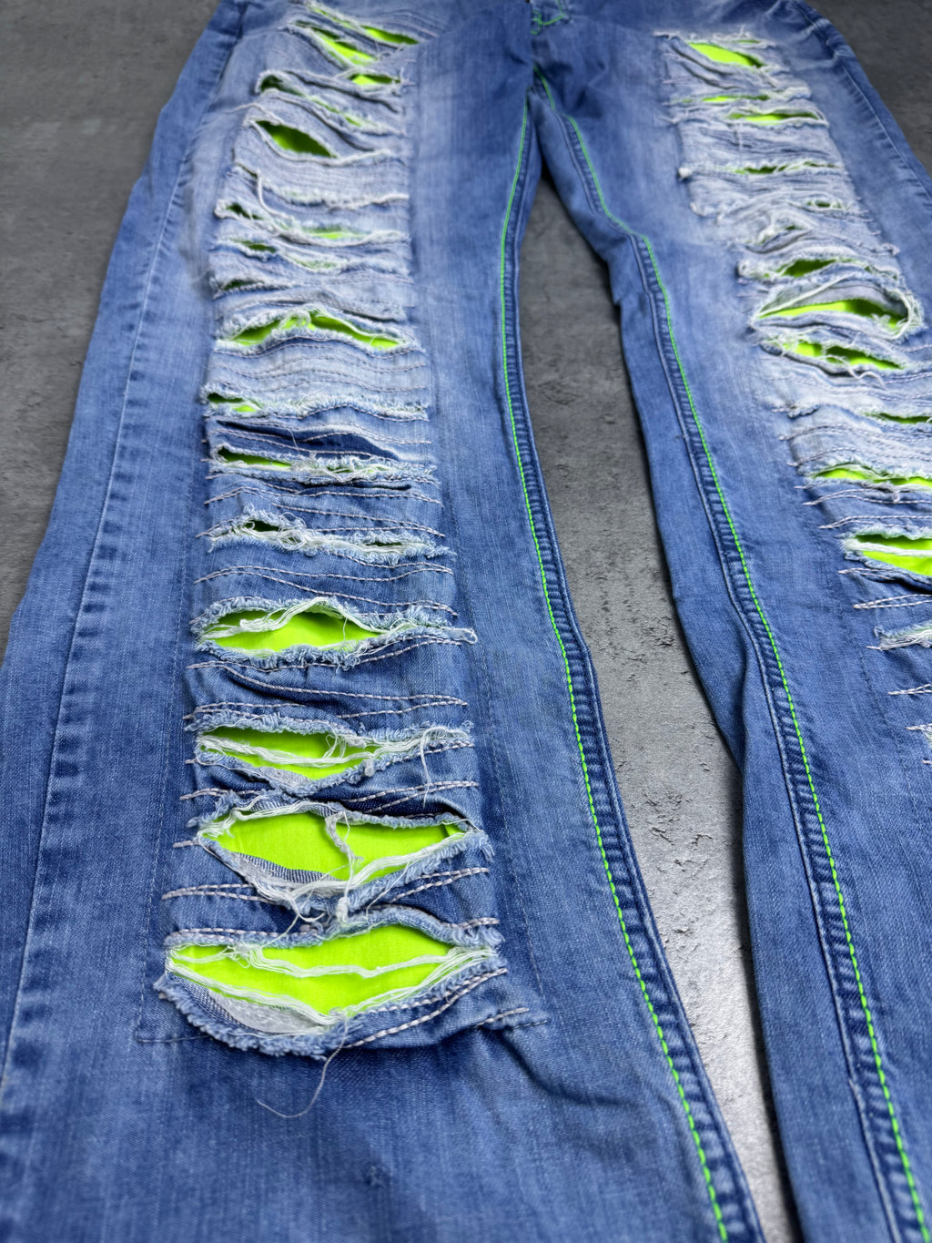 Cipo Baxx Distressed Spodnie Jeansy z Dziurami Neon Ripped Skull Cyber Goth Skater Emo Baggy Rare