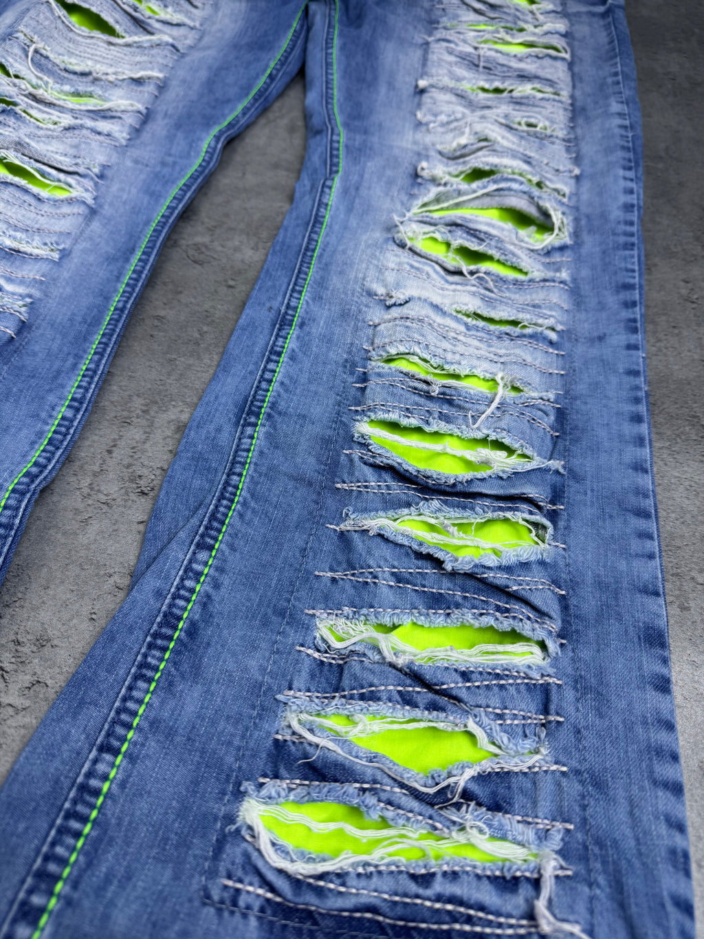 Cipo Baxx Distressed Spodnie Jeansy z Dziurami Neon Ripped Skull Cyber Goth Skater Emo Baggy Rare