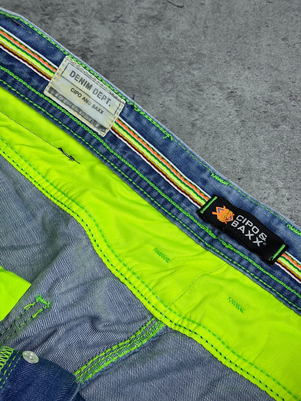Cipo Baxx Distressed Spodnie Jeansy z Dziurami Neon Ripped Skull Cyber Goth Skater Emo Baggy Rare