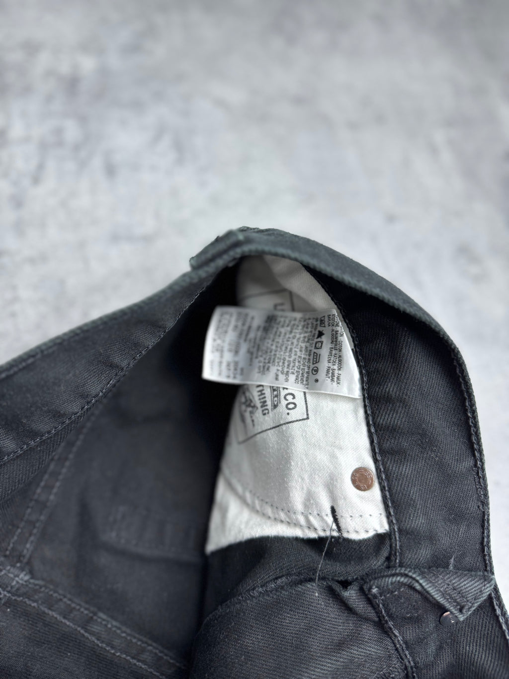 Levi’s Krótkie Spodenki Jeansowe Czarne na Lato Minimalistyczne Neutralne Mini