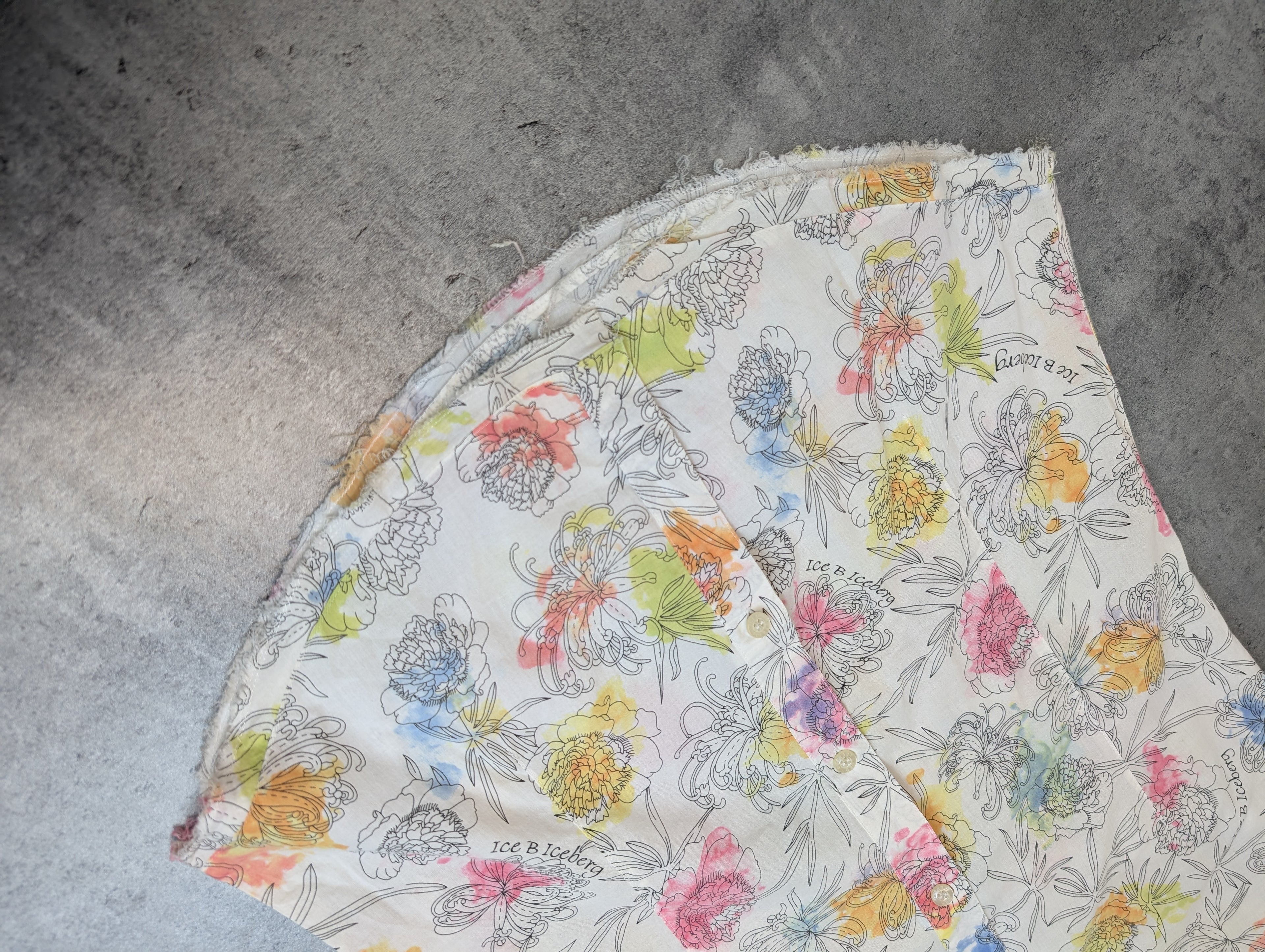 Iceberg Bawełniana Vintage Damska Koszula w Kwiatki Premium Włoska Elegancka AOP letnia wiosenna  Iceberg Premium Bawełniana Koszula Dlugosc 71 cm Klatka 48 cm Rękaw od pachy 50 cm